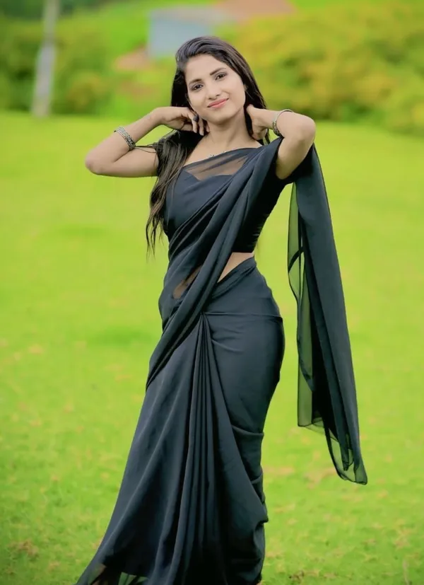 Elegant_Solid_Chiffon_Plain_Dyed_Saree_With_Unstitched_Blouse_Piece