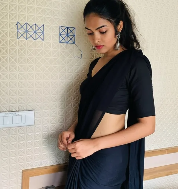 Elegant_Solid_Chiffon_Plain_Dyed_Saree_With_Unstitched_Blouse_Piece