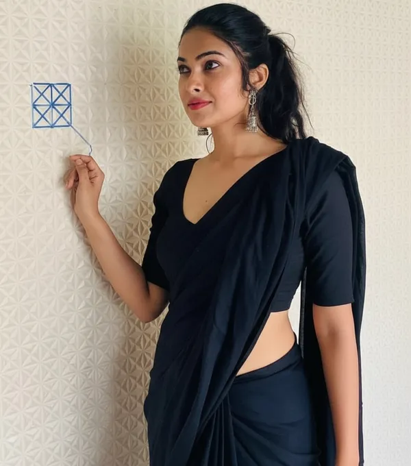 Elegant_Solid_Chiffon_Plain_Dyed_Saree_With_Unstitched_Blouse_Piece