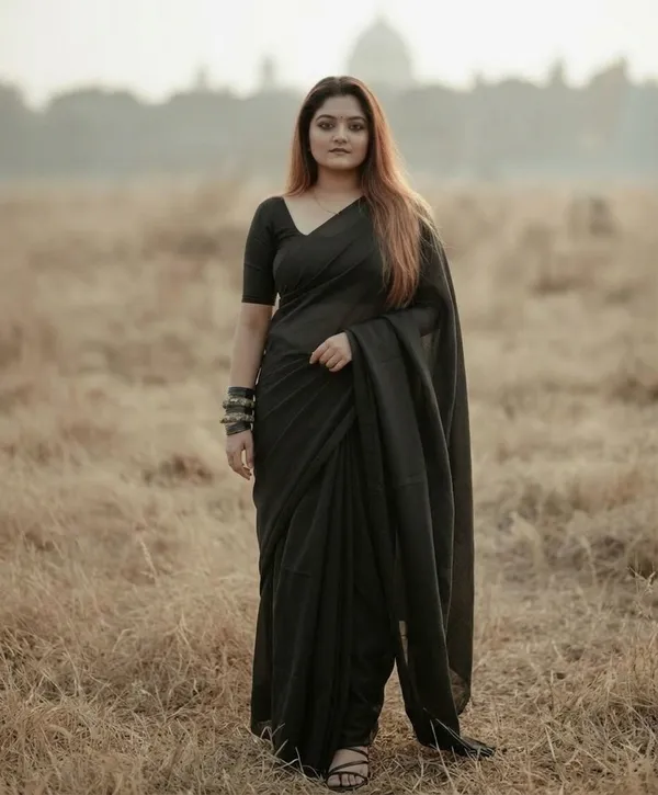 Elegant_Solid_Chiffon_Plain_Dyed_Saree_With_Unstitched_Blouse_Piece