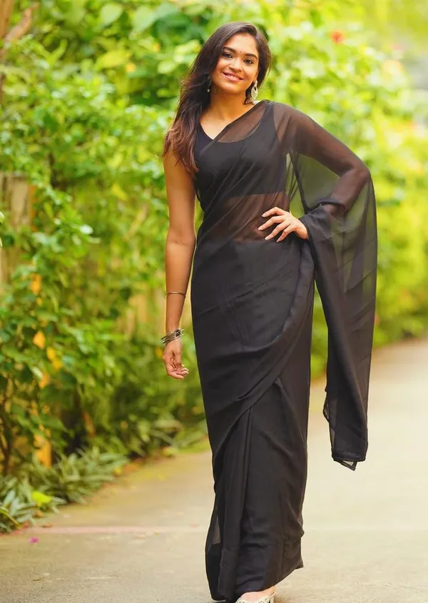 Elegant_Solid_Chiffon_Plain_Dyed_Saree_With_Unstitched_Blouse_Piece