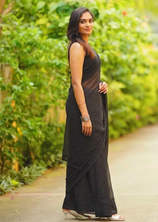 Elegant_Solid_Chiffon_Plain_Dyed_Saree_With_Unstitched_Blouse_Piece