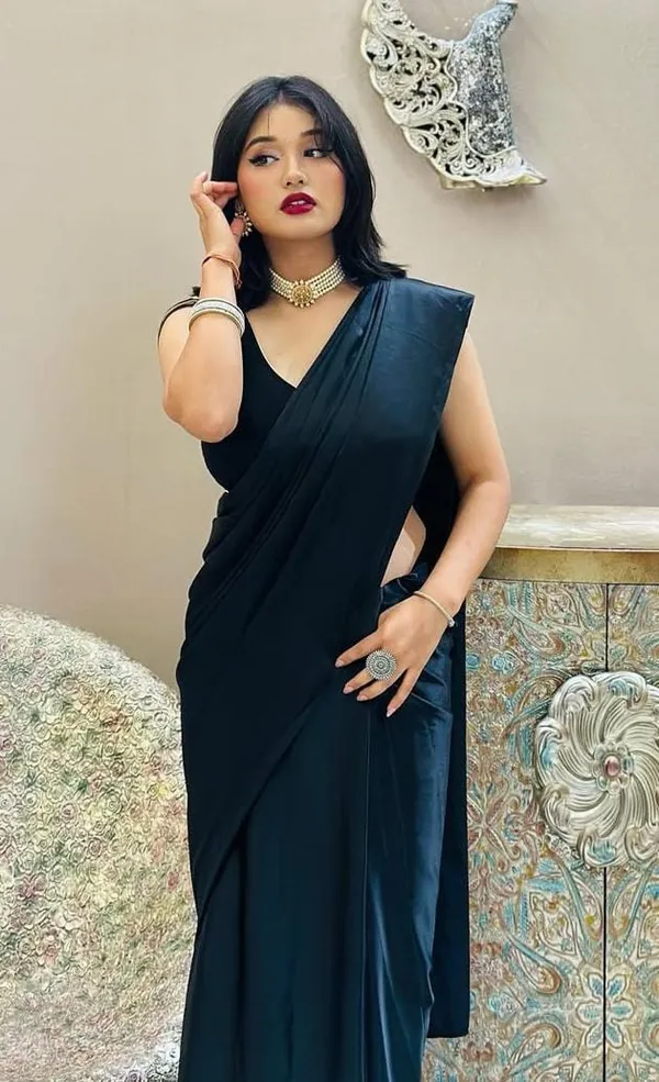 Elegant_Solid_Chiffon_Plain_Dyed_Saree_With_Unstitched_Blouse_Piece