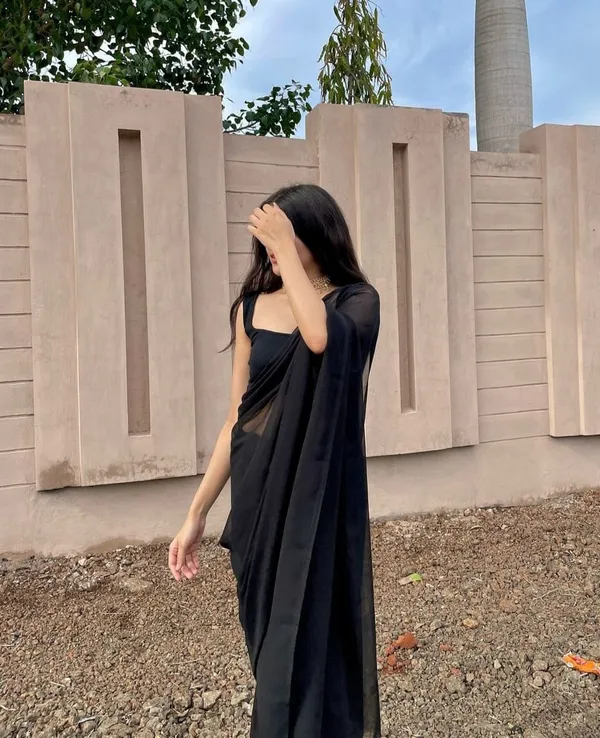 Elegant_Solid_Chiffon_Plain_Dyed_Saree_With_Unstitched_Blouse_Piece