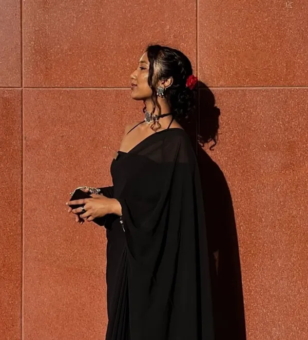 Elegant_Solid_Chiffon_Plain_Dyed_Saree_With_Unstitched_Blouse_Piece