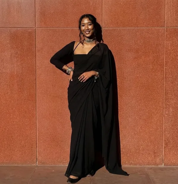 Elegant_Solid_Chiffon_Plain_Dyed_Saree_With_Unstitched_Blouse_Piece