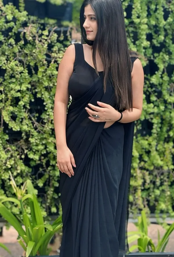 Elegant_Solid_Chiffon_Plain_Dyed_Saree_With_Unstitched_Blouse_Piece