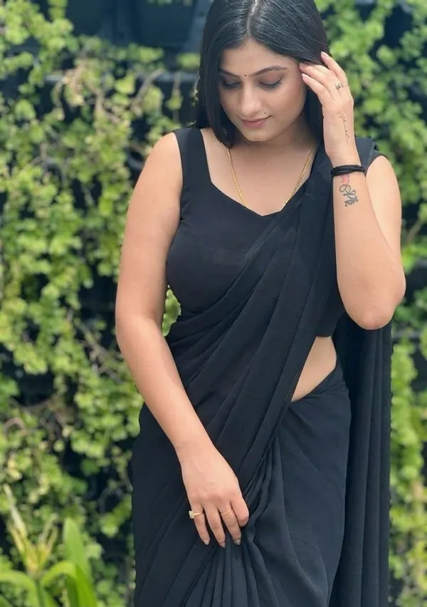Elegant_Solid_Chiffon_Plain_Dyed_Saree_With_Unstitched_Blouse_Piece
