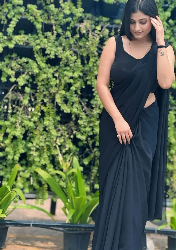 Elegant_Solid_Chiffon_Plain_Dyed_Saree_With_Unstitched_Blouse_Piece