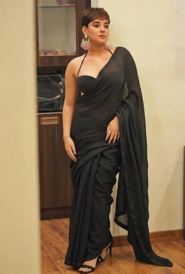 Elegant_Solid_Chiffon_Plain_Dyed_Saree_With_Unstitched_Blouse_Piece