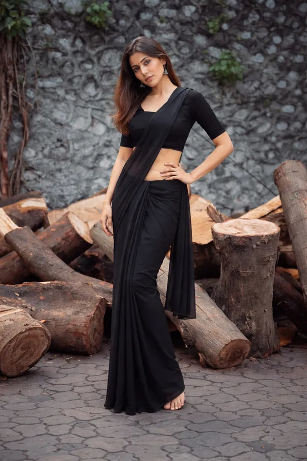 Elegant_Solid_Chiffon_Plain_Dyed_Saree_With_Unstitched_Blouse_Piece