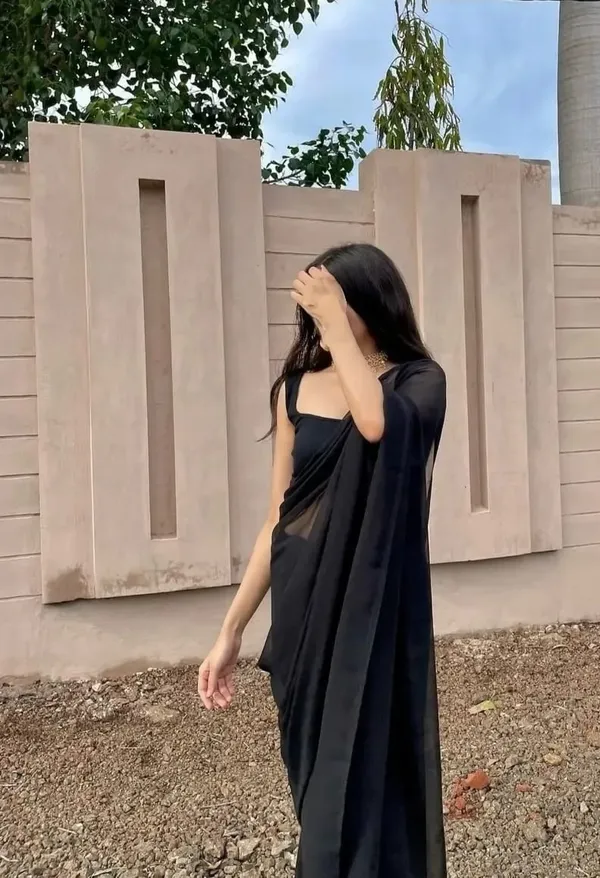 Elegant_Solid_Chiffon_Plain_Dyed_Saree_With_Unstitched_Blouse_Piece