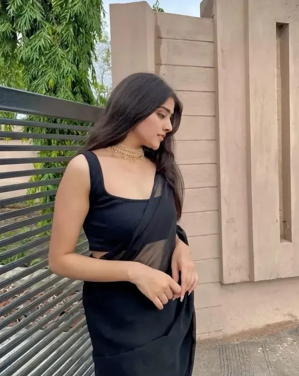 Elegant_Solid_Chiffon_Plain_Dyed_Saree_With_Unstitched_Blouse_Piece