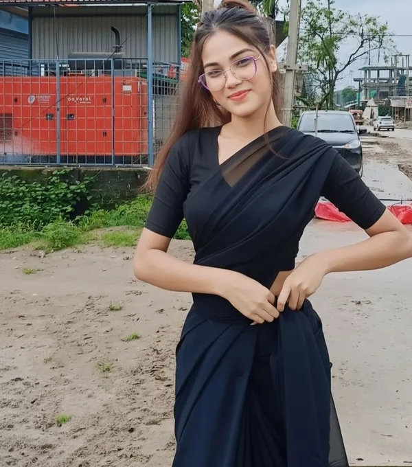 Elegant_Solid_Chiffon_Plain_Dyed_Saree_With_Unstitched_Blouse_Piece