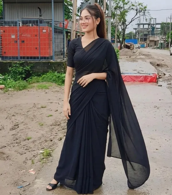 Elegant_Solid_Chiffon_Plain_Dyed_Saree_With_Unstitched_Blouse_Piece