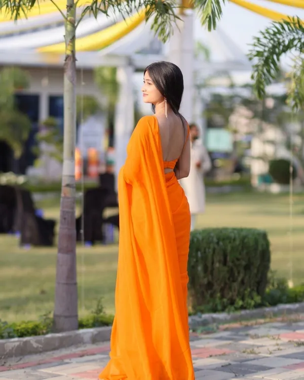 Plain_Dyed_Daily_Wear_Georgette_Saree_With_Unstitched_Blouse_Piece