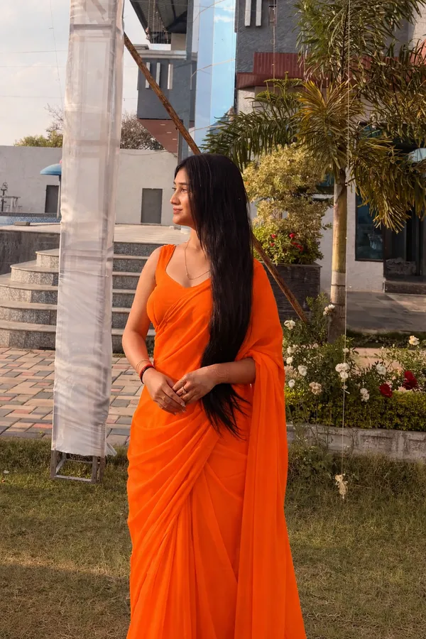 Plain_Dyed_Daily_Wear_Georgette_Saree_With_Unstitched_Blouse_Piece