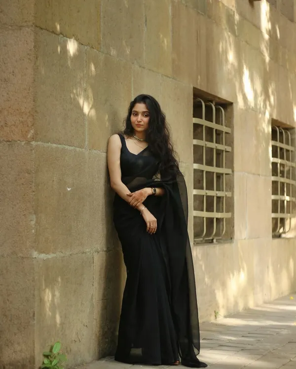 Elegant_Solid_Chiffon_Plain_Dyed_Saree_With_Unstitched_Blouse_Piece