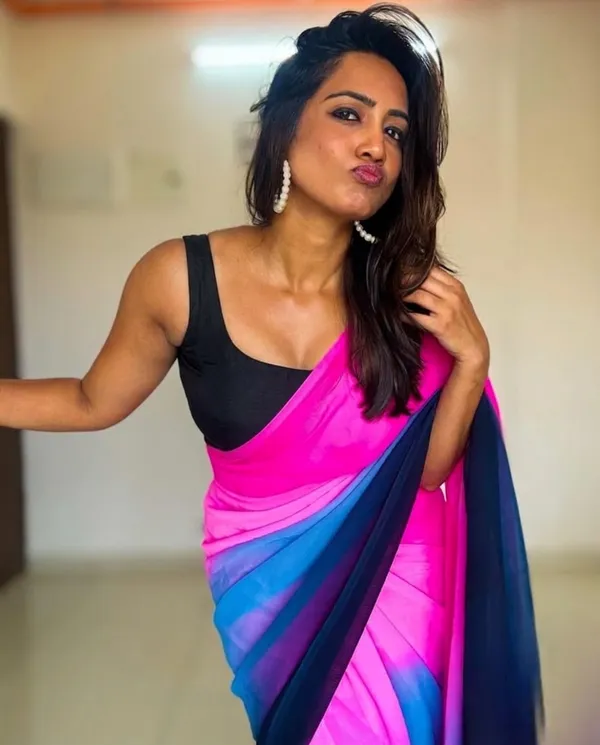 Dyed_Daily_Wear_Georgette_Saree_With_Unstitched_Blouse_Piece