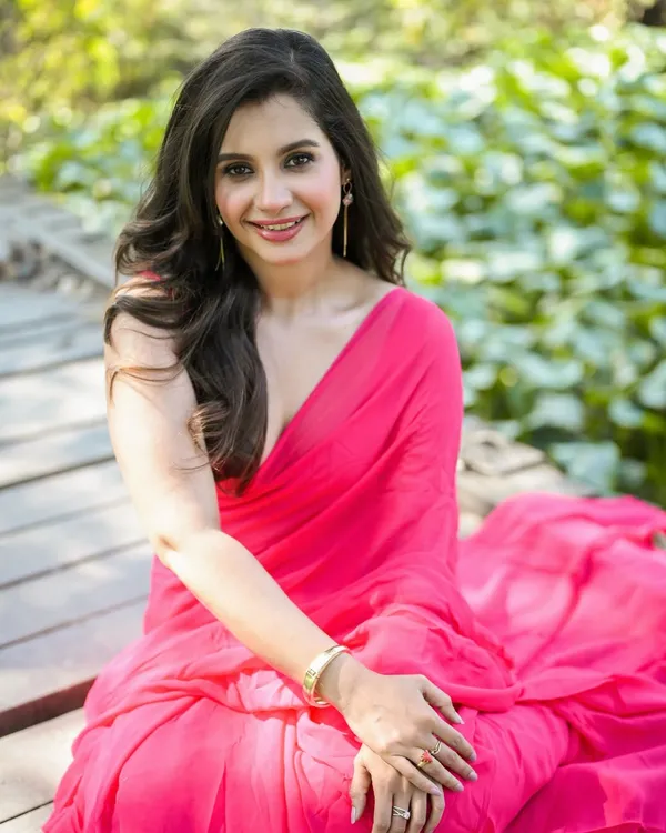 Plain_Dyed_Daily_Wear_Georgette_Saree_With_Unstitched_Blouse_Piece