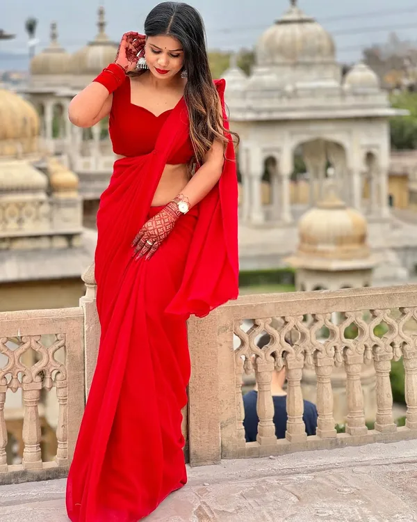 Plain_Dyed_Daily_Wear_Georgette_Saree_With_Unstitched_Blouse_Piece