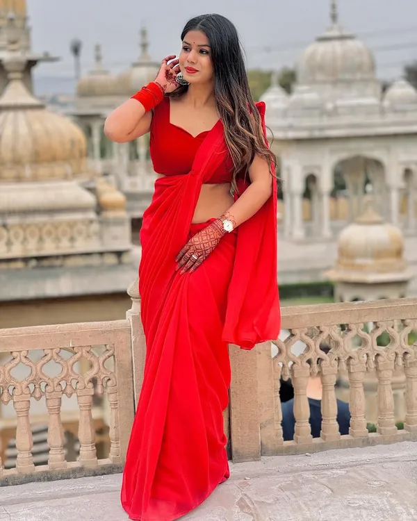 Plain_Dyed_Daily_Wear_Georgette_Saree_With_Unstitched_Blouse_Piece