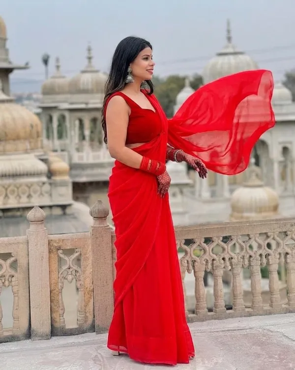 Plain_Dyed_Daily_Wear_Georgette_Saree_With_Unstitched_Blouse_Piece