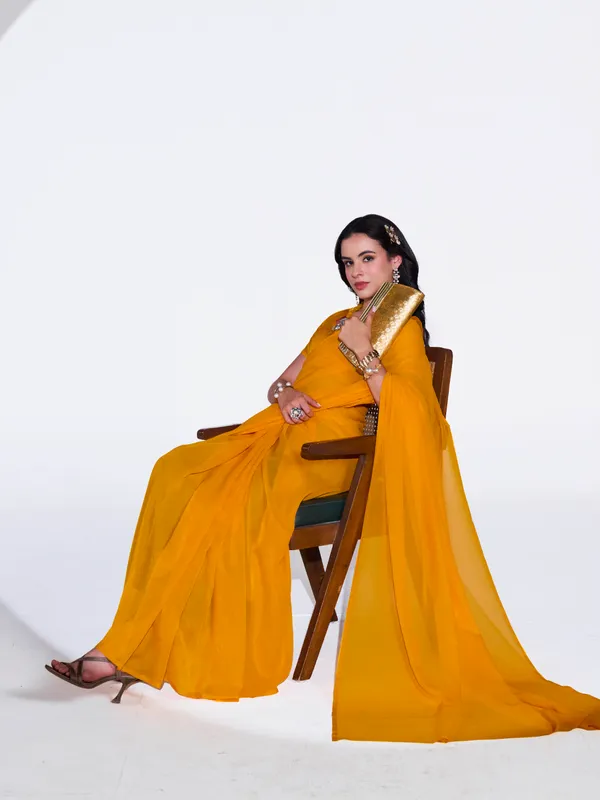 Women's_Stylish_Plain_Georgette_Saree_With_Unstitched_Blouse_Piece
