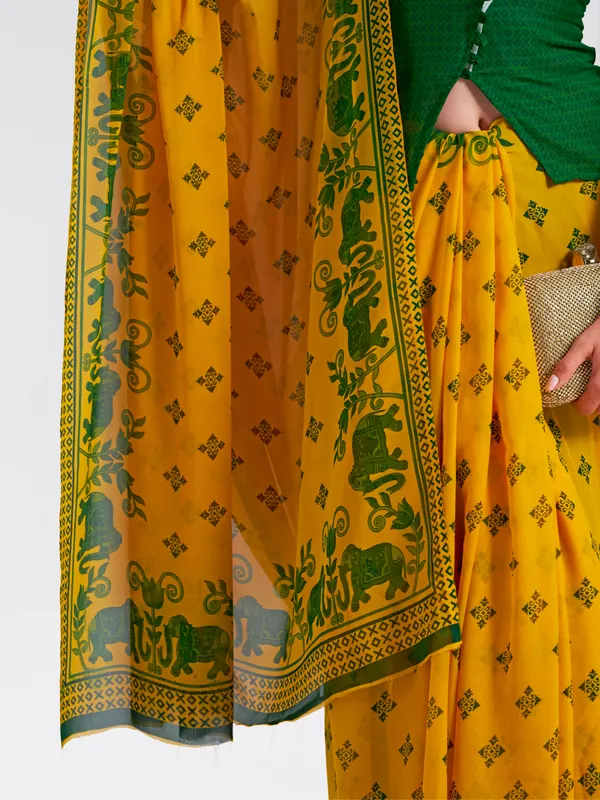 Women's_Stylish_Printed_Georgette_Saree_with_Matching_Unstitched_Blouse_Piece