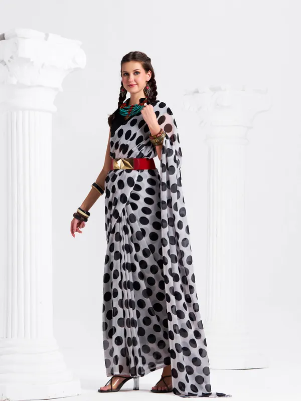 Women's_Stylish_Printed_Georgette_Saree_with_Matching_Unstitched_Blouse_Piece
