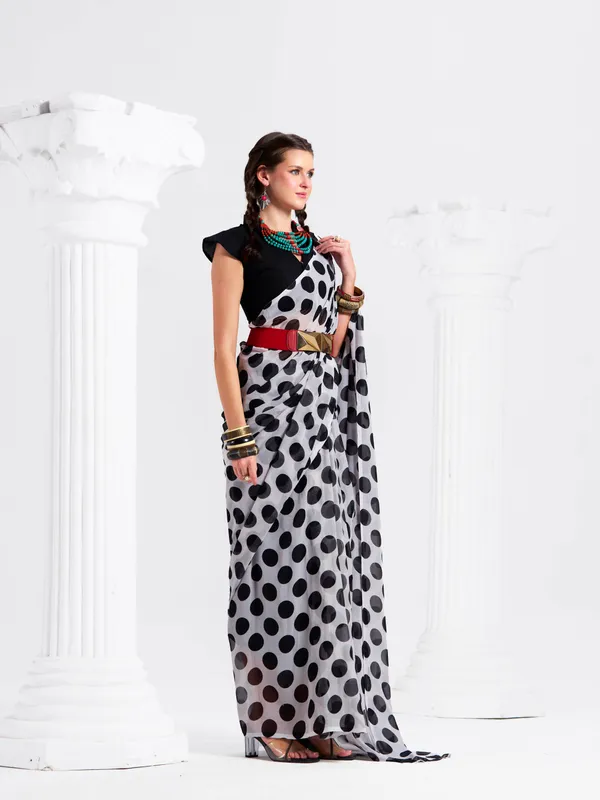 Women's_Stylish_Printed_Georgette_Saree_with_Matching_Unstitched_Blouse_Piece