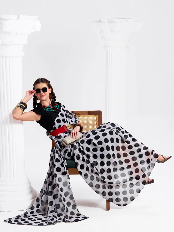Women's_Stylish_Printed_Georgette_Saree_with_Matching_Unstitched_Blouse_Piece
