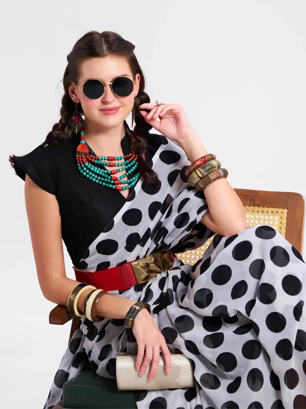 Women's_Stylish_Printed_Georgette_Saree_with_Matching_Unstitched_Blouse_Piece