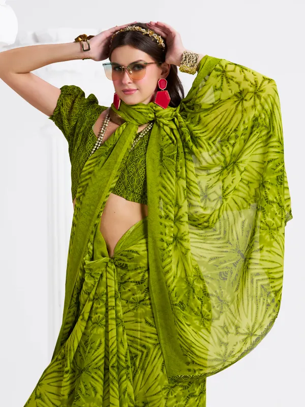 Women's_Stylish_Printed_Georgette_Saree_with_Matching_Unstitched_Blouse_Piece