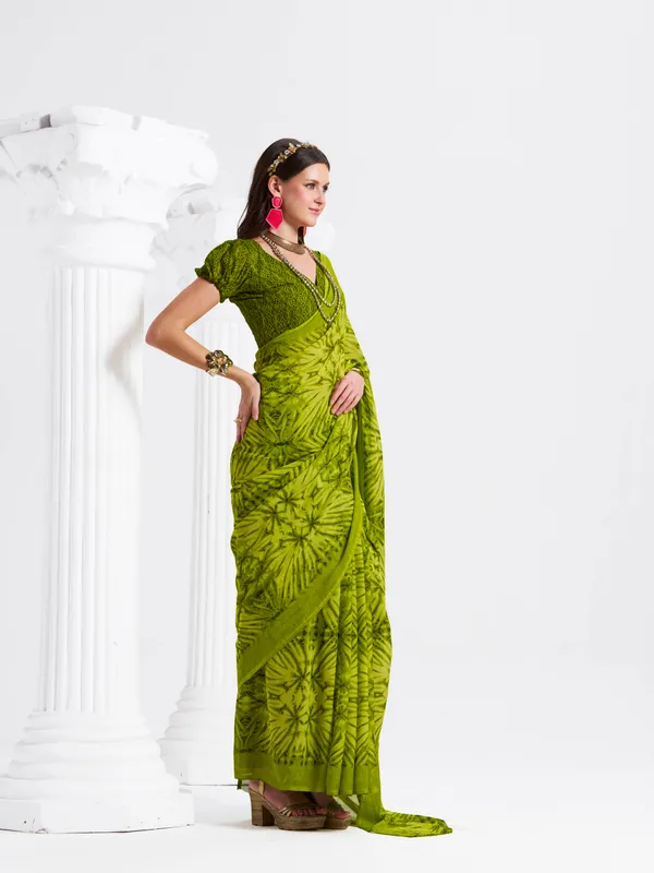 Women's_Stylish_Printed_Georgette_Saree_with_Matching_Unstitched_Blouse_Piece