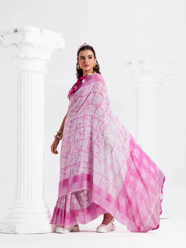 Women's_Stylish_Printed_Georgette_Saree_with_Matching_Unstitched_Blouse_Piece