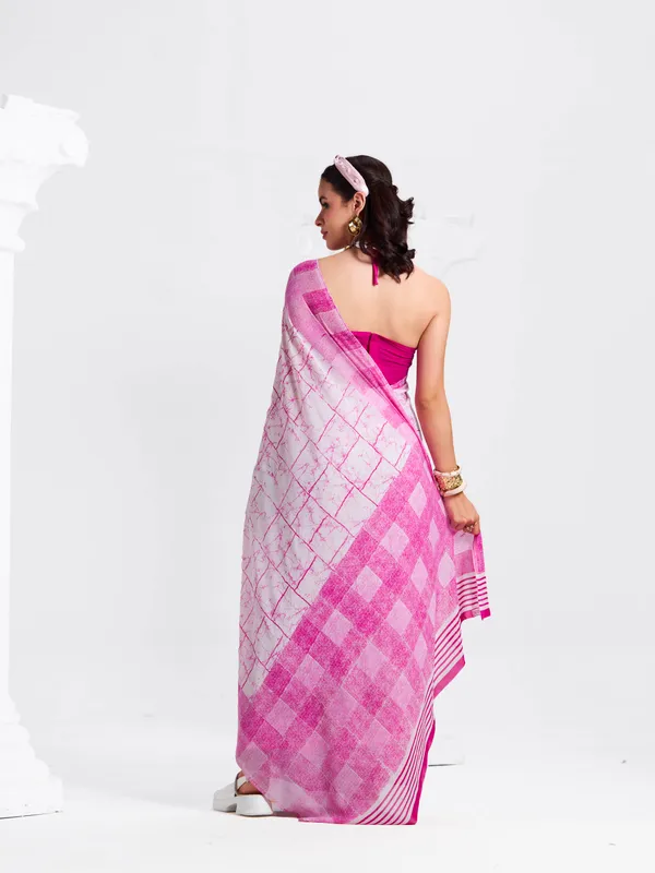 Women's_Stylish_Printed_Georgette_Saree_with_Matching_Unstitched_Blouse_Piece