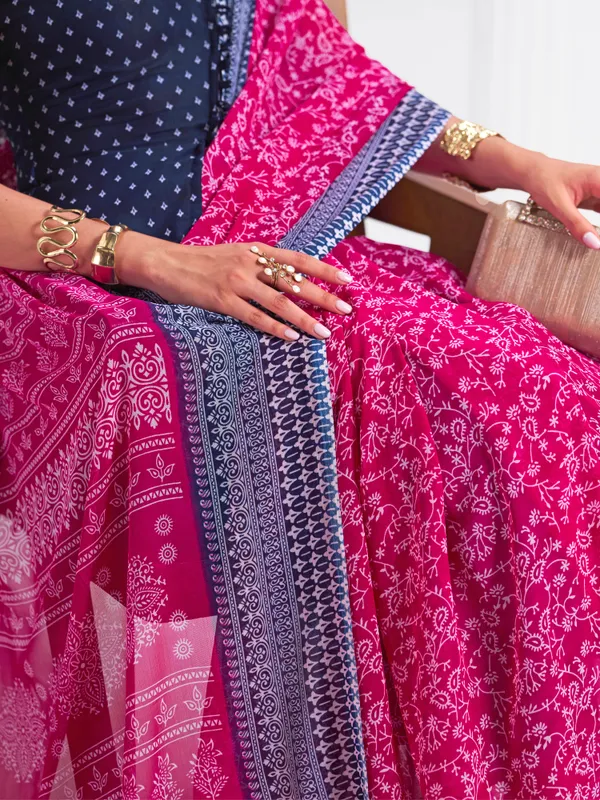 Women's_Stylish_Printed_Georgette_Saree_with_Matching_Unstitched_Blouse_Piece