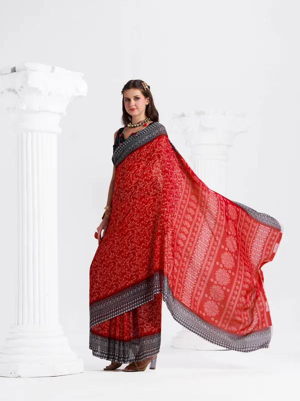 Women's_Stylish_Printed_Georgette_Saree_with_Matching_Unstitched_Blouse_Piece