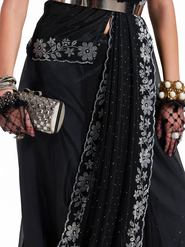 Women's_Stylish_Beautiful_Soft_Net_Diamond_Lace_Border_Saree_With_Unstitched_Blouse