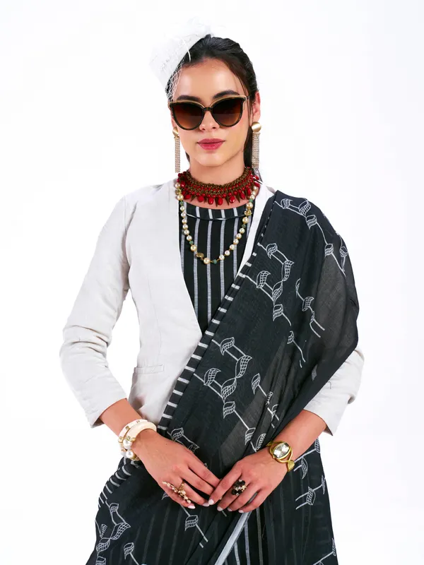 Digital_Print_Cotton_Linen_Saree_With_Unstitched_Blouse_Piece