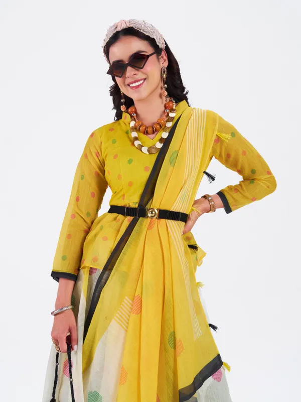 Digital_Print_Cotton_Linen_Saree_With_Unstitched_Blouse_Piece