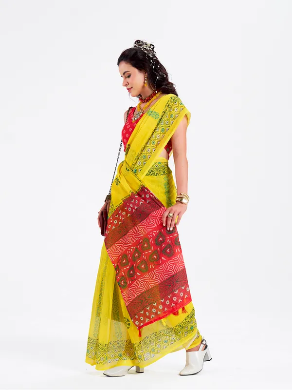 Digital_Print_Cotton_Linen_Saree_With_Unstitched_Blouse_Piece