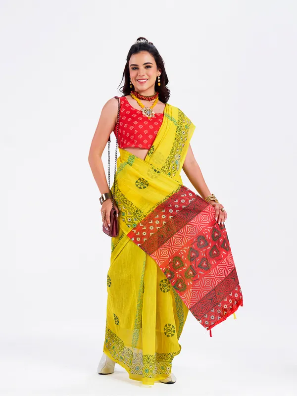 Digital_Print_Cotton_Linen_Saree_With_Unstitched_Blouse_Piece