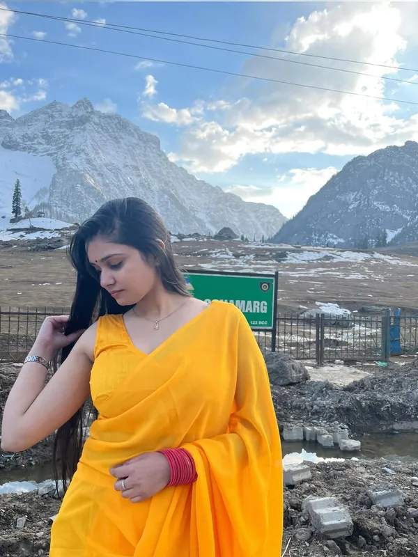 Plain_Dyed_Daily_Wear_Georgette_Saree_With_Unstitched_Blouse_Piece