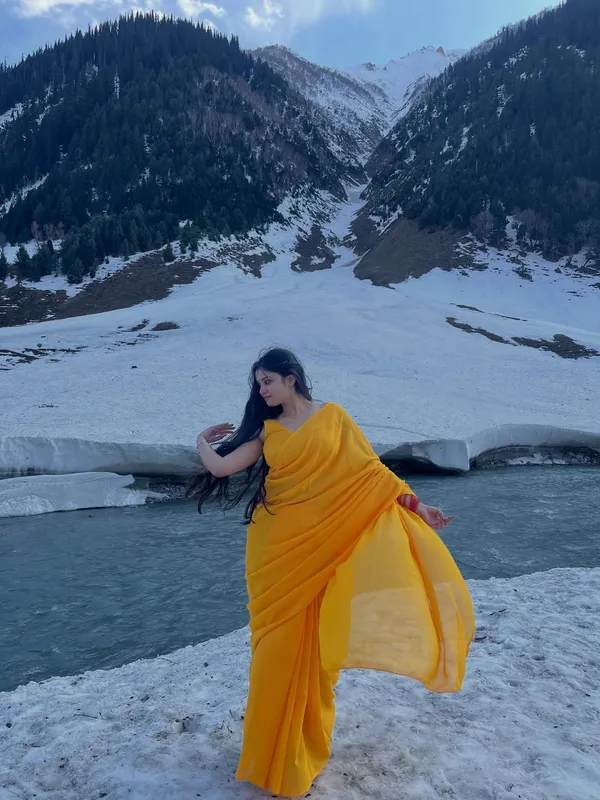 Plain_Dyed_Daily_Wear_Georgette_Saree_With_Unstitched_Blouse_Piece