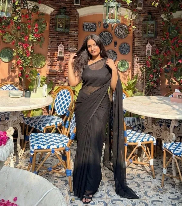 Elegant_Solid_Chiffon_Plain_Dyed_Saree_With_Unstitched_Blouse_Piece