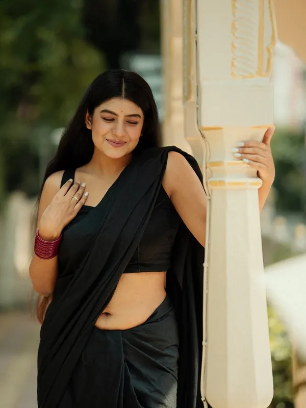Elegant_Solid_Chiffon_Plain_Dyed_Saree_With_Unstitched_Blouse_Piece