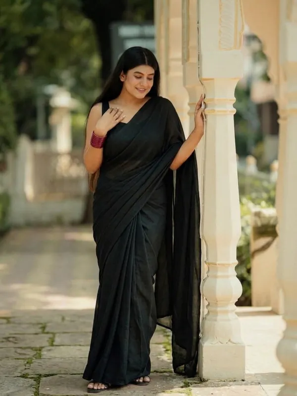 Elegant_Solid_Chiffon_Plain_Dyed_Saree_With_Unstitched_Blouse_Piece