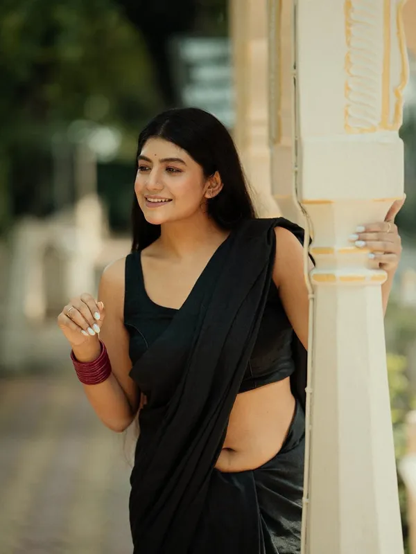 Elegant_Solid_Chiffon_Plain_Dyed_Saree_With_Unstitched_Blouse_Piece
